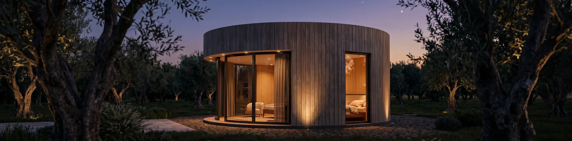Vue panoramique nocturne d'une tiny house nichée dans l'oliveraie des Alpilles